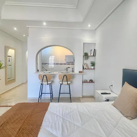 شقة Marinasunbeach Estudio Paseo Juan Aparicio تورّيفيِخا